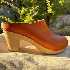 Bryr Studio - "Chloe" Closed Toe Clog (in Whiskey Leather)